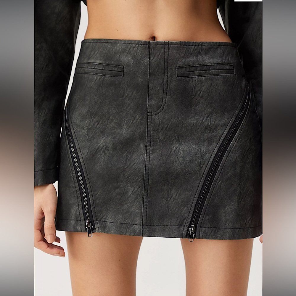 NWT Zip Detail Faux Leather Mini Skirt